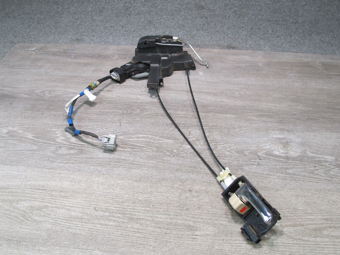 2003-2007 Lexus UZJ100L LX470 Front Right Door Lock Latch Actuator