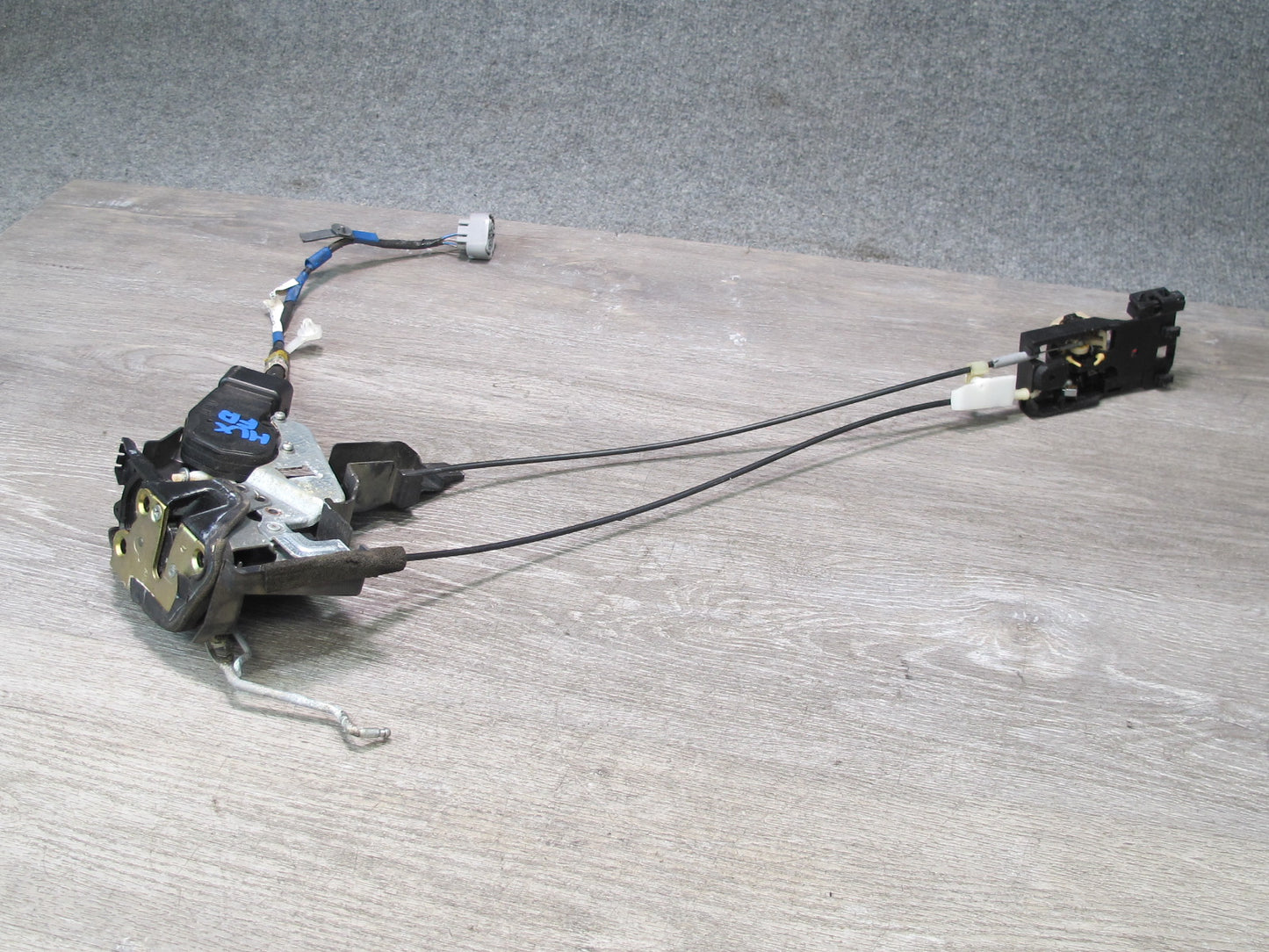 2003-2007 Lexus UZJ100L LX470 Front Right Door Lock Latch Actuator
