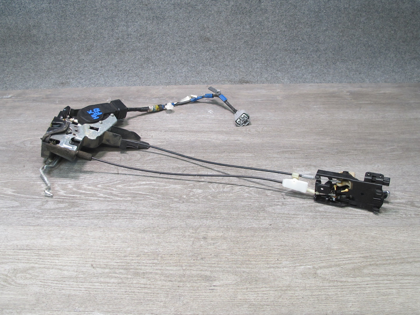 2003-2007 Lexus UZJ100L LX470 Front Right Door Lock Latch Actuator