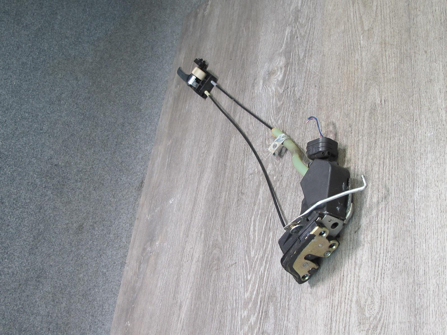 2003-2007 Lexus UZJ100L LX470 Rear Right Door Lock Latch Actuator w Handle