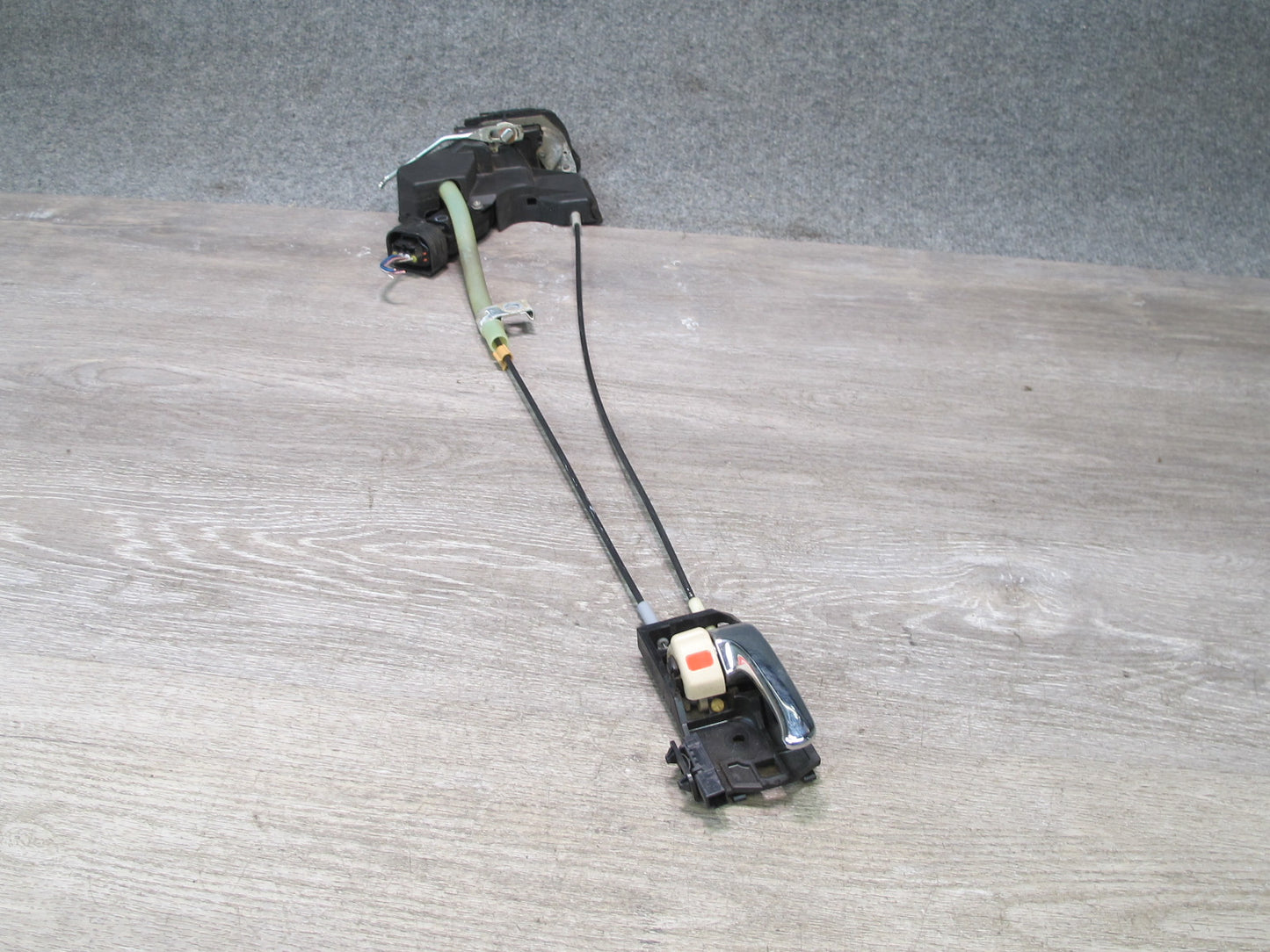 2003-2007 Lexus UZJ100L LX470 Rear Right Door Lock Latch Actuator w Handle