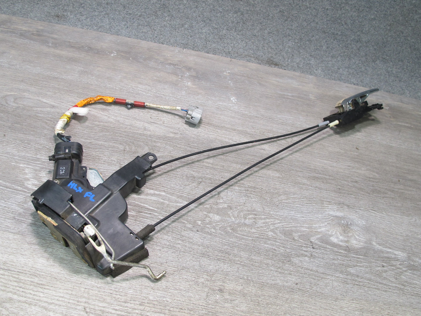 2003-2007 Lexus UZJ100L LX470 Rear Right Door Lock Latch Actuator w Handle