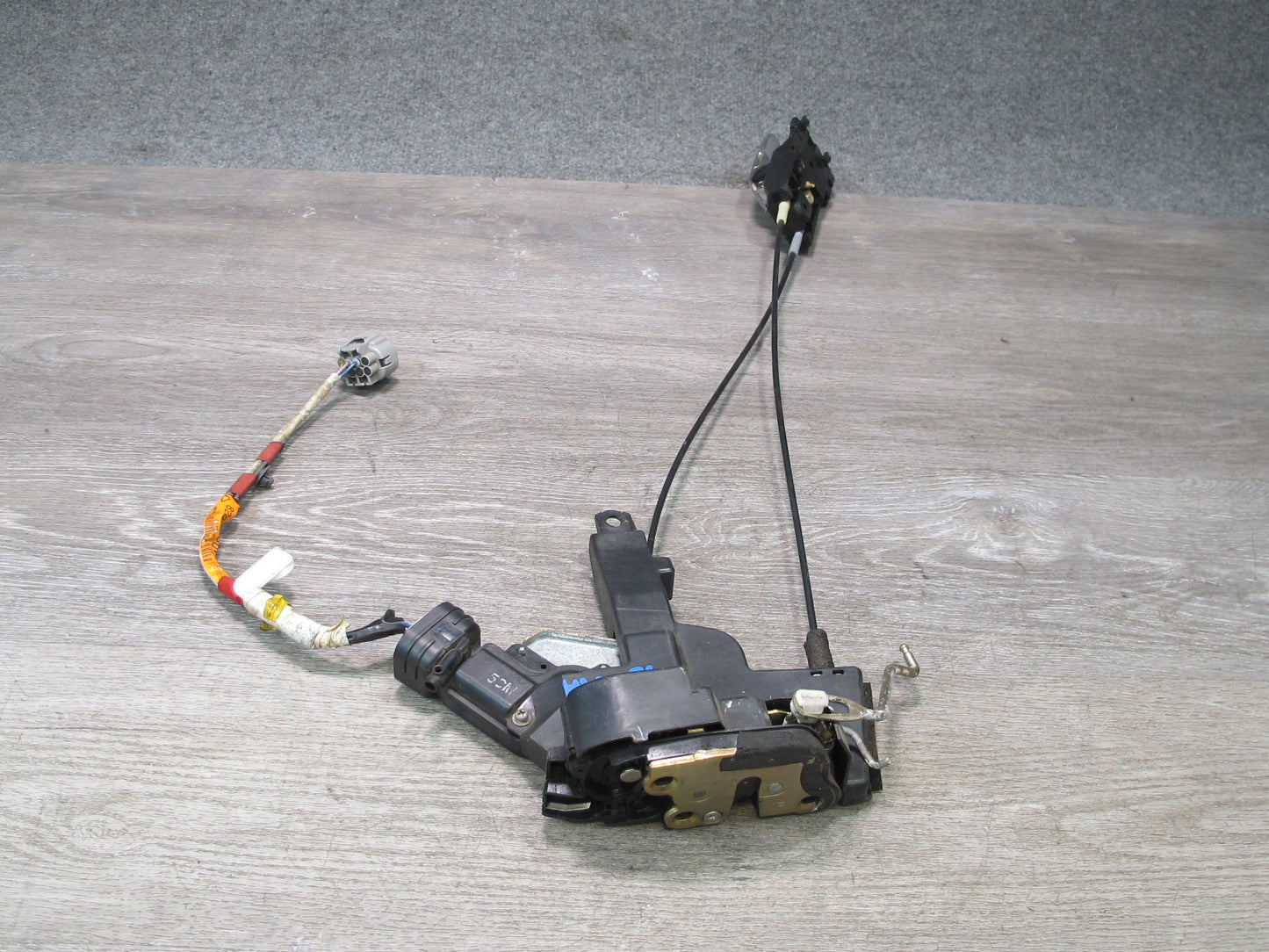 2003-2007 Lexus UZJ100L LX470 Rear Right Door Lock Latch Actuator w Handle