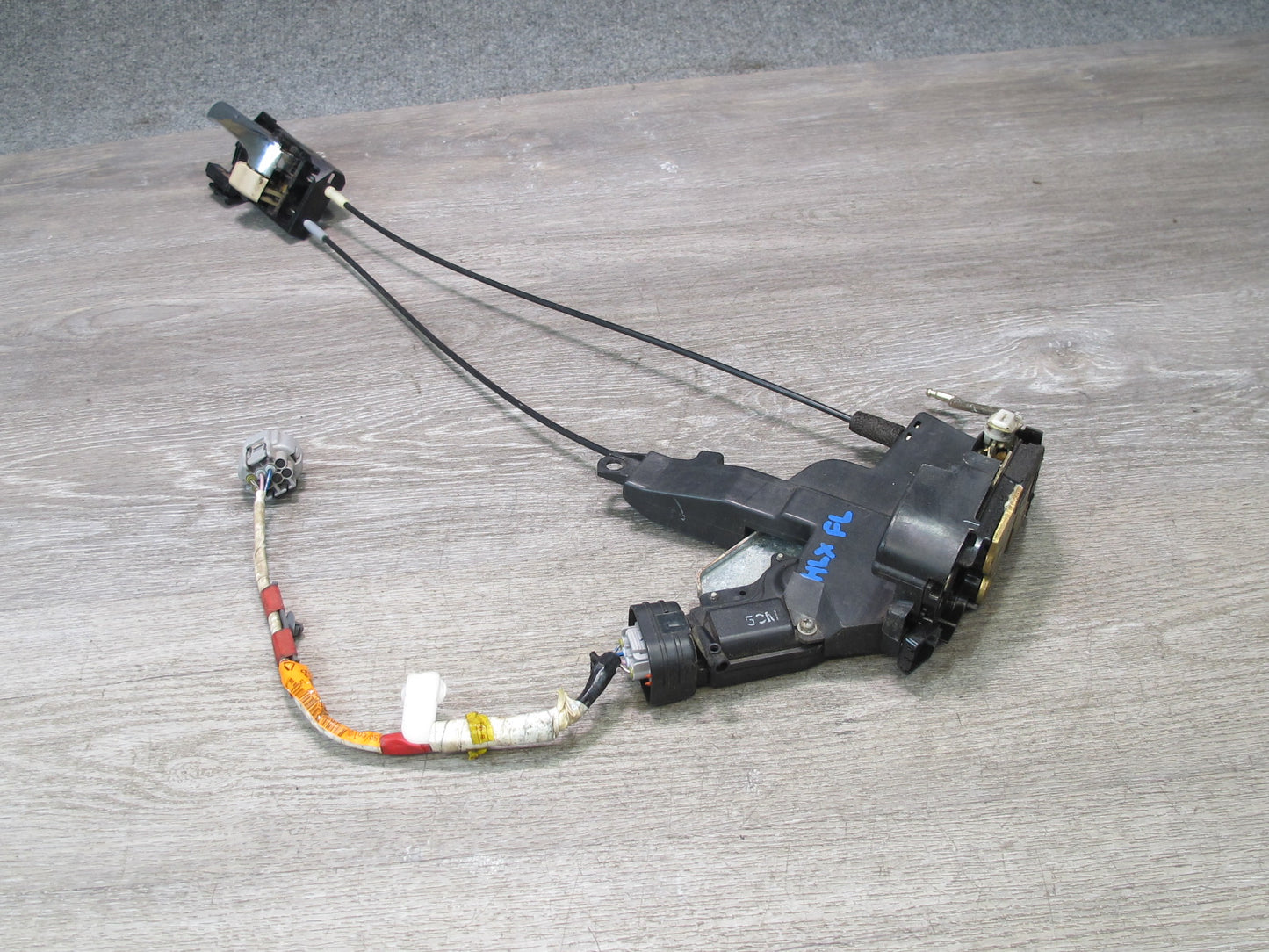 2003-2007 Lexus UZJ100L LX470 Rear Right Door Lock Latch Actuator w Handle