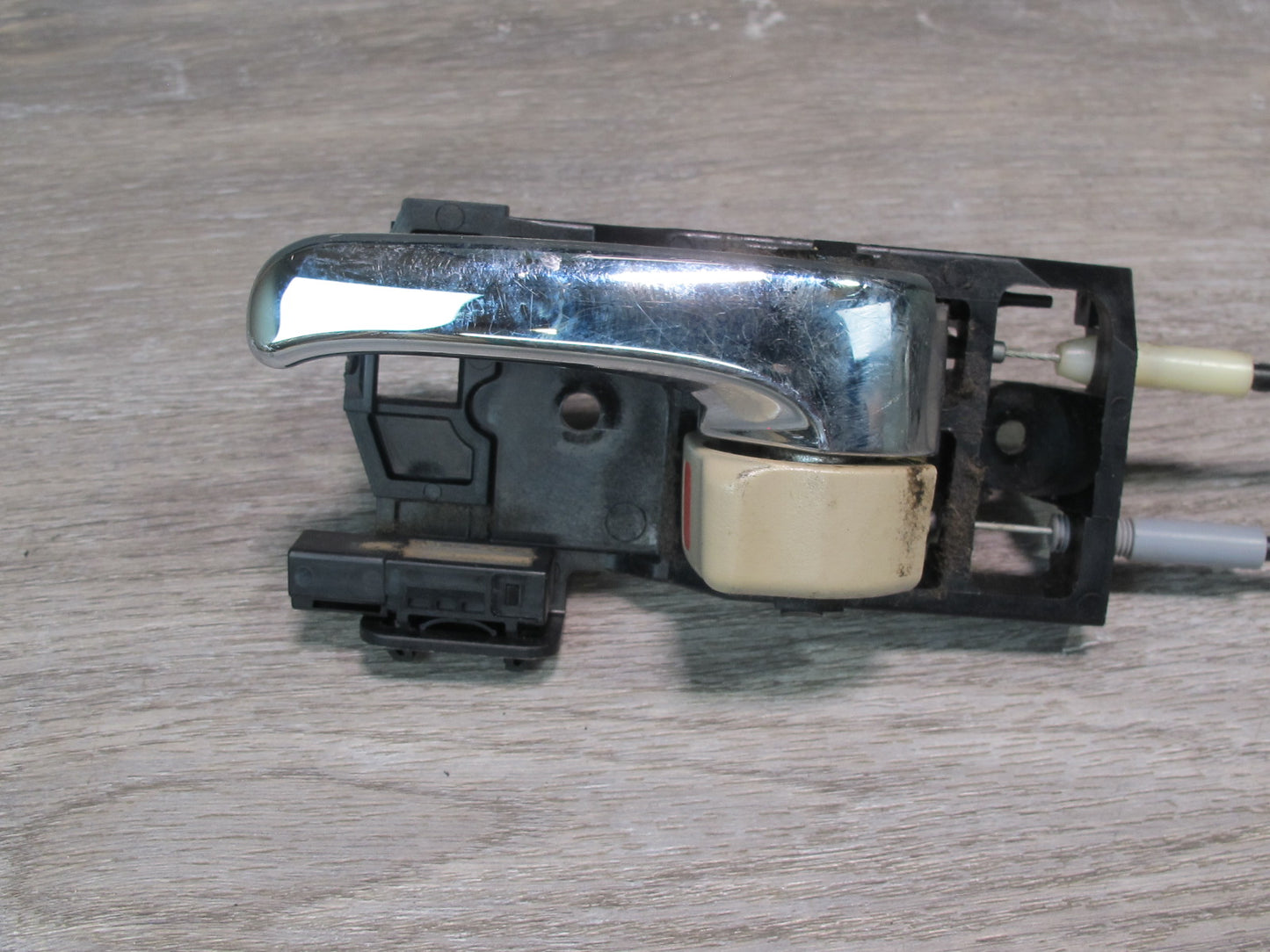 2003-2007 Lexus UZJ100L LX470 Front Left Door Lock Latch Actuator