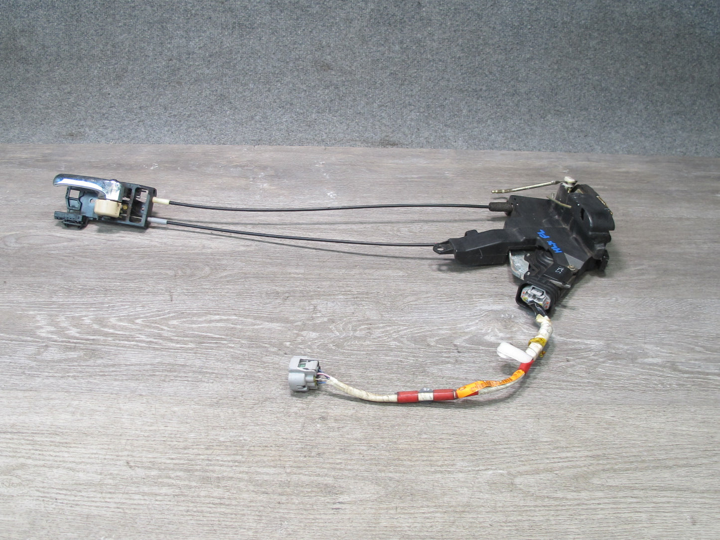 2003-2007 Lexus UZJ100L LX470 Front Left Door Lock Latch Actuator