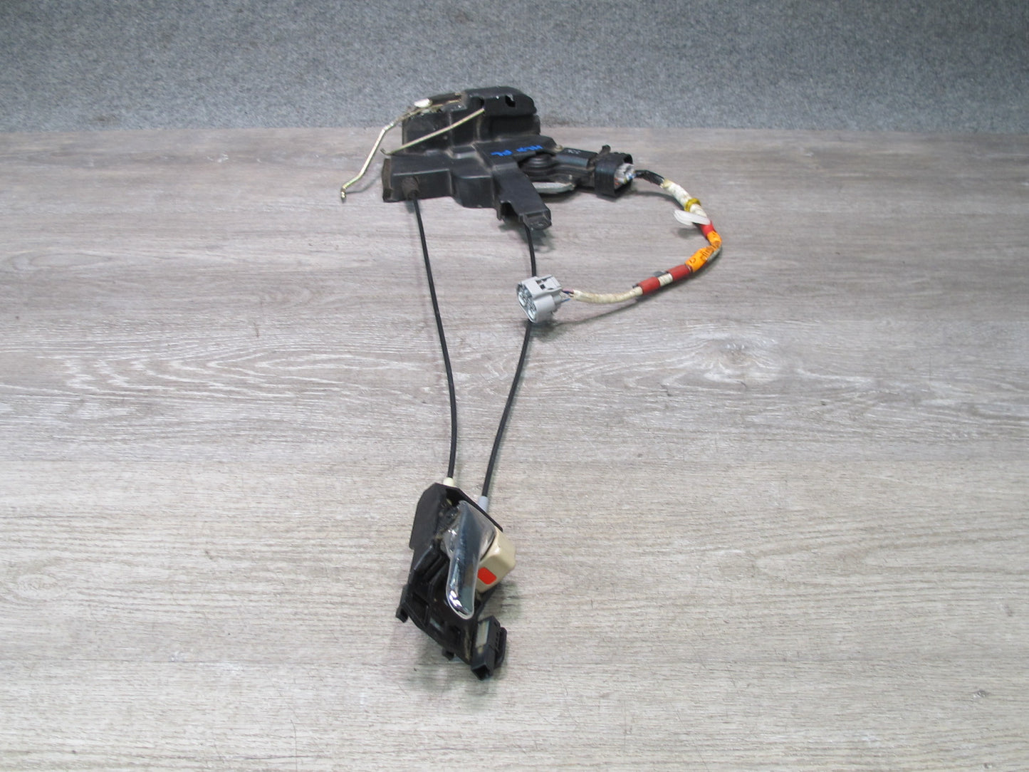 2003-2007 Lexus UZJ100L LX470 Front Left Door Lock Latch Actuator