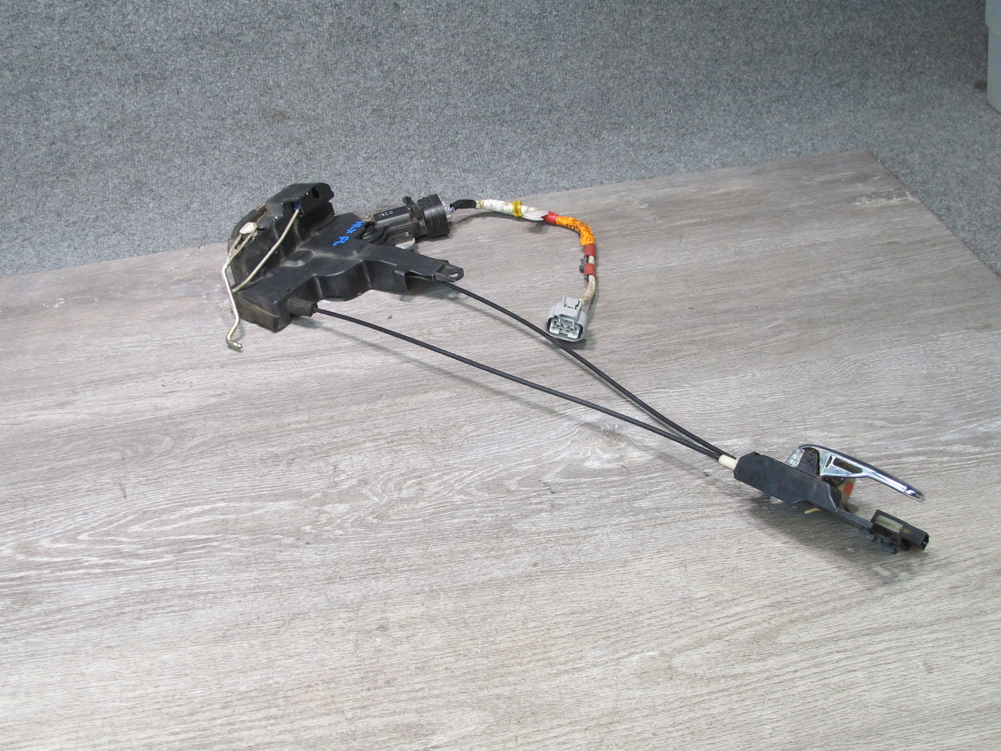 2003-2007 Lexus UZJ100L LX470 Front Left Door Lock Latch Actuator