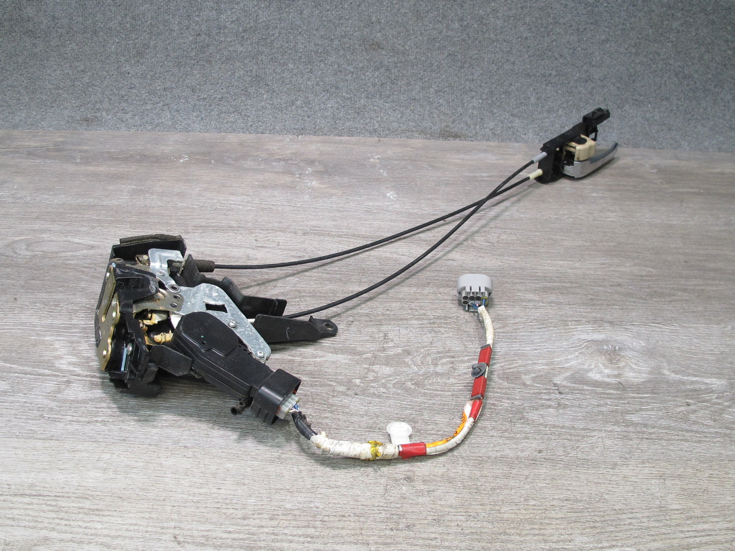 2003-2007 Lexus UZJ100L LX470 Front Left Door Lock Latch Actuator