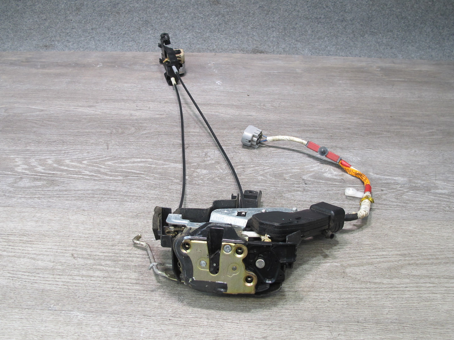 2003-2007 Lexus UZJ100L LX470 Front Left Door Lock Latch Actuator