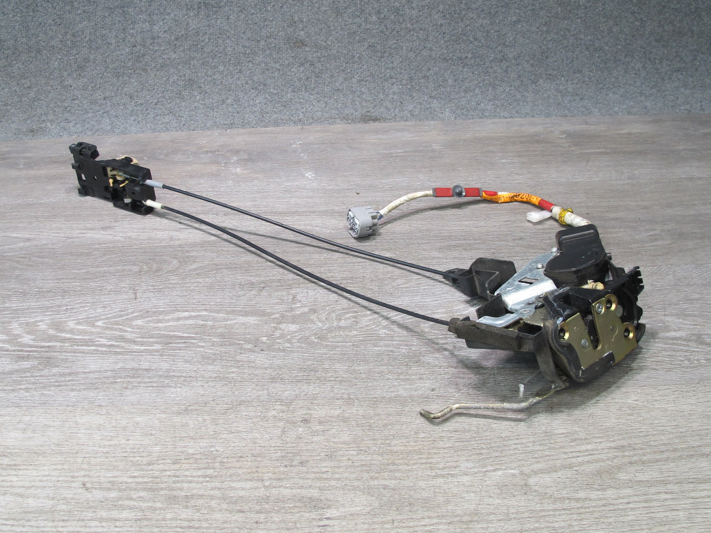 2003-2007 Lexus UZJ100L LX470 Front Left Door Lock Latch Actuator