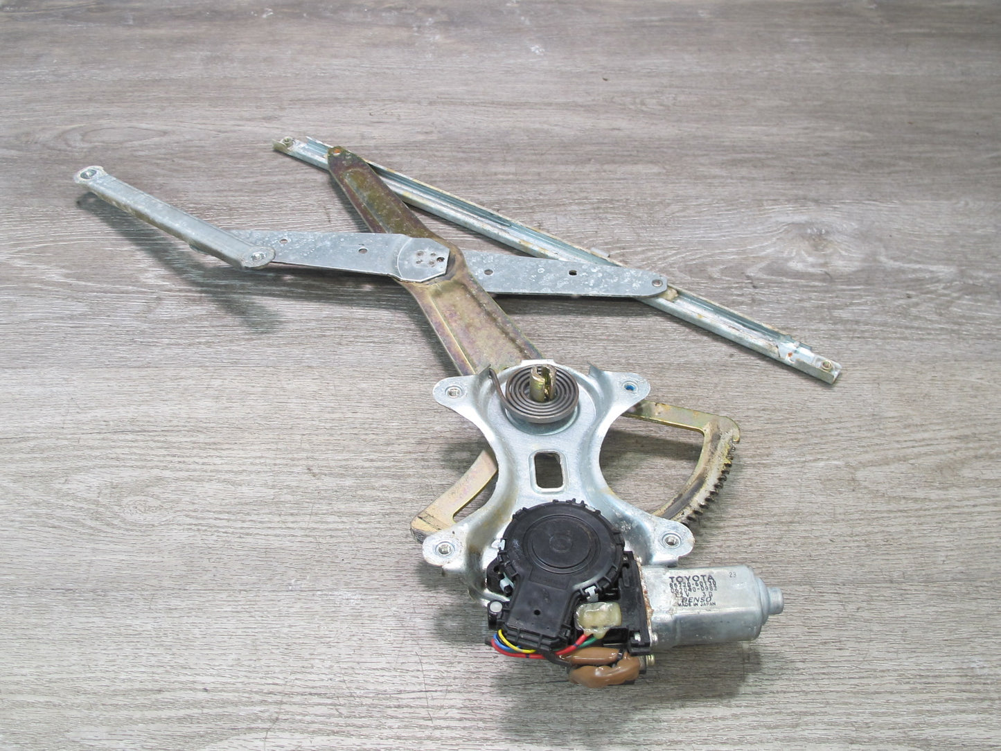 1998-2007 Lexus UZJ100L LX470 Front Left Door Window Regulator w Motor