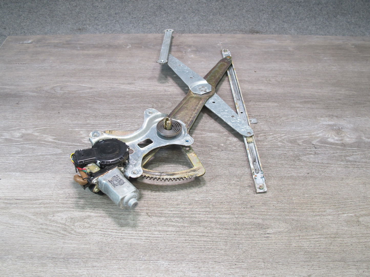 1998-2007 Lexus UZJ100L LX470 Front Left Door Window Regulator w Motor
