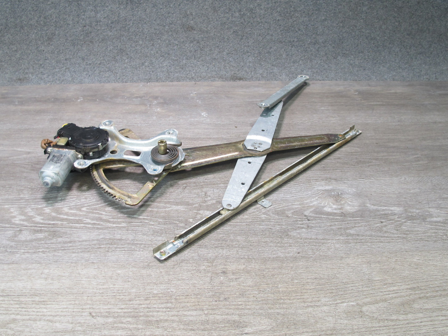 1998-2007 Lexus UZJ100L LX470 Front Left Door Window Regulator w Motor