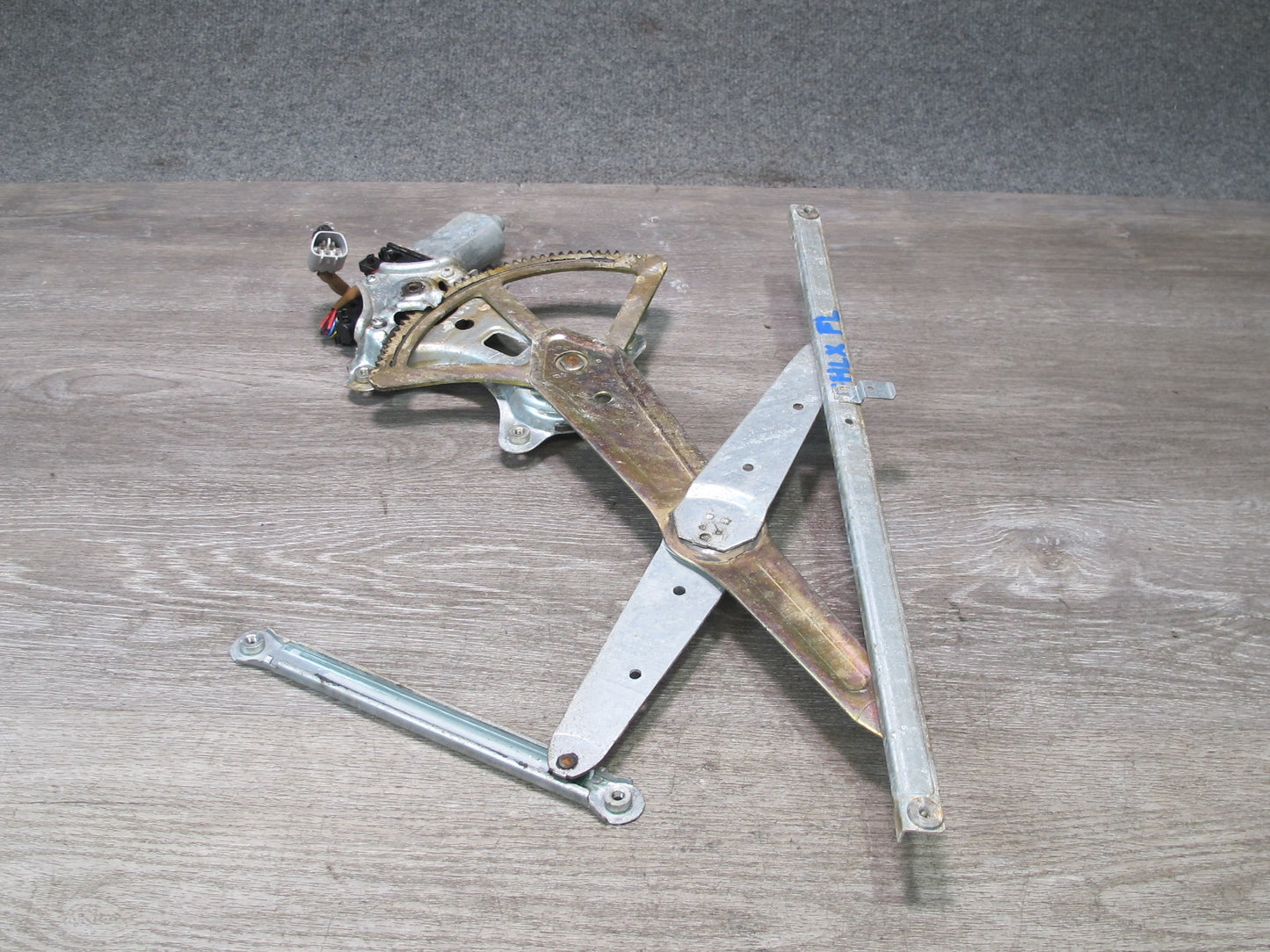 1998-2007 Lexus UZJ100L LX470 Front Left Door Window Regulator w Motor