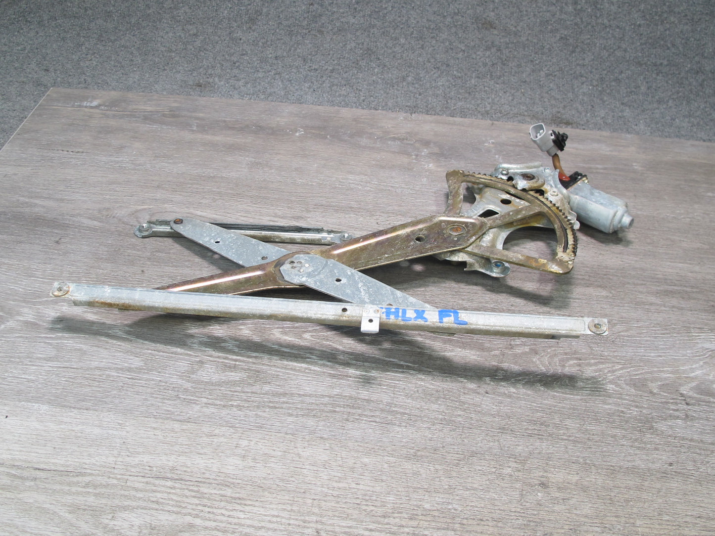 1998-2007 Lexus UZJ100L LX470 Front Left Door Window Regulator w Motor