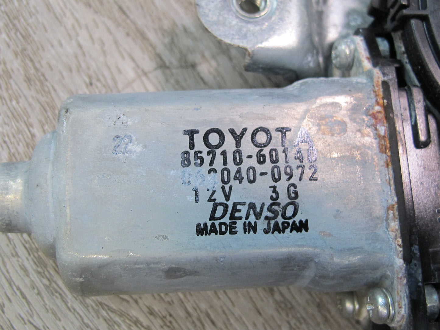 1998-2007 Lexus UZJ100L LX470 Front Right Door Window Regulator w Motor