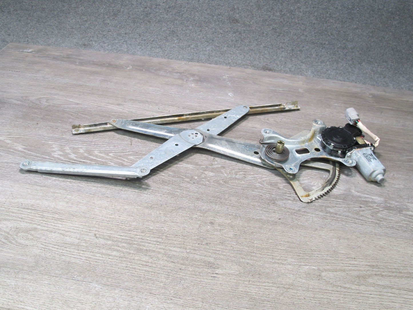 1998-2007 Lexus UZJ100L LX470 Front Right Door Window Regulator w Motor