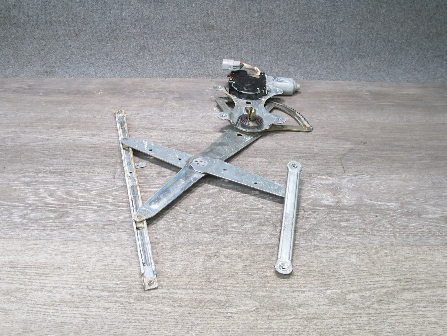 1998-2007 Lexus UZJ100L LX470 Front Right Door Window Regulator w Motor