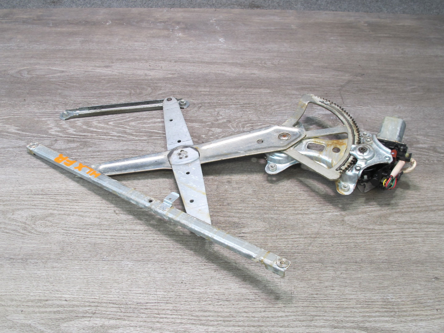 1998-2007 Lexus UZJ100L LX470 Front Right Door Window Regulator w Motor
