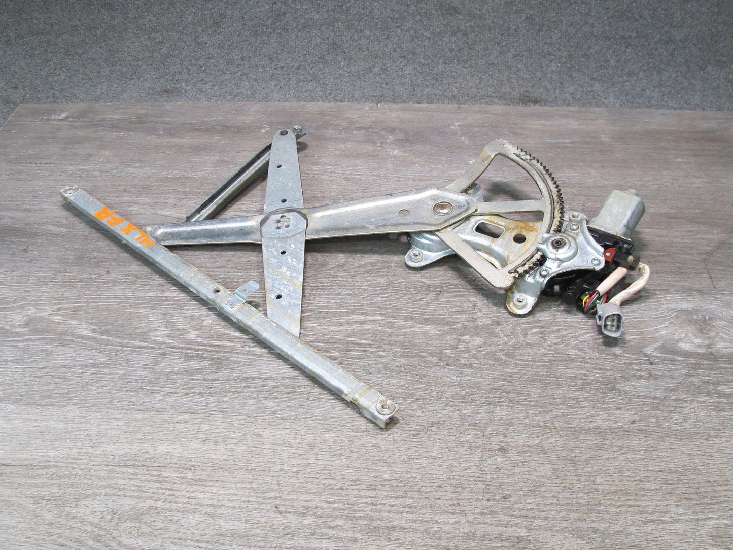 1998-2007 Lexus UZJ100L LX470 Front Right Door Window Regulator w Motor