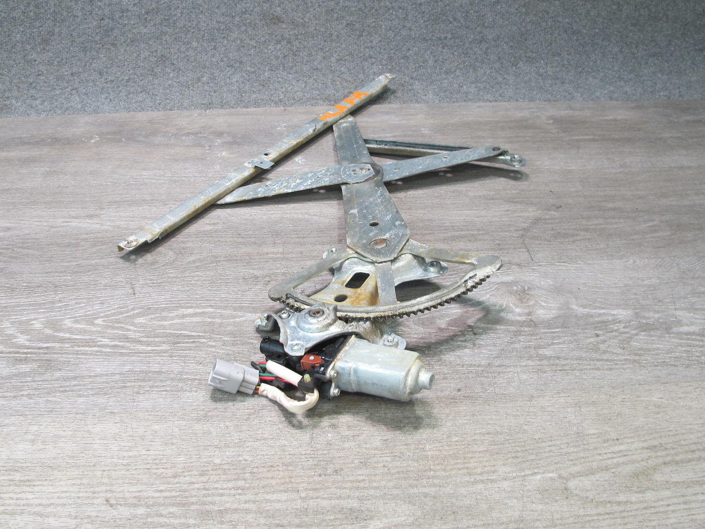 1998-2007 Lexus UZJ100L LX470 Front Right Door Window Regulator w Motor