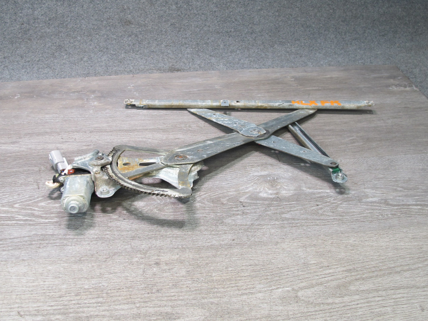 1998-2007 Lexus UZJ100L LX470 Front Right Door Window Regulator w Motor