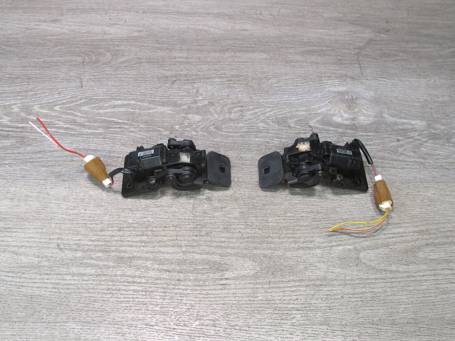 2003-2007 Lexus UZJ100L LX470 Rear Quarter Window Actuator Motor Lock Set of 2
