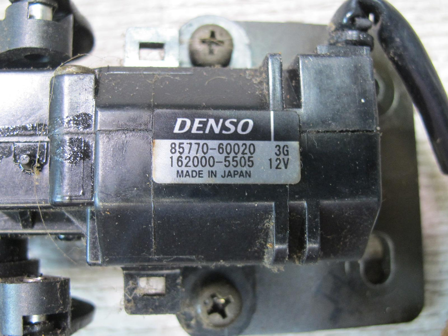 2003-2007 Lexus UZJ100L LX470 Rear Quarter Window Actuator Motor Lock Set of 2