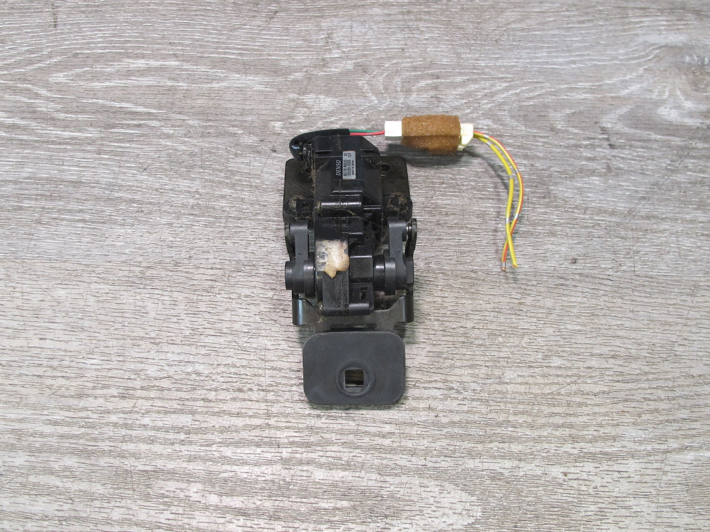 2003-2007 Lexus UZJ100L LX470 Rear Quarter Window Actuator Motor Lock Set of 2