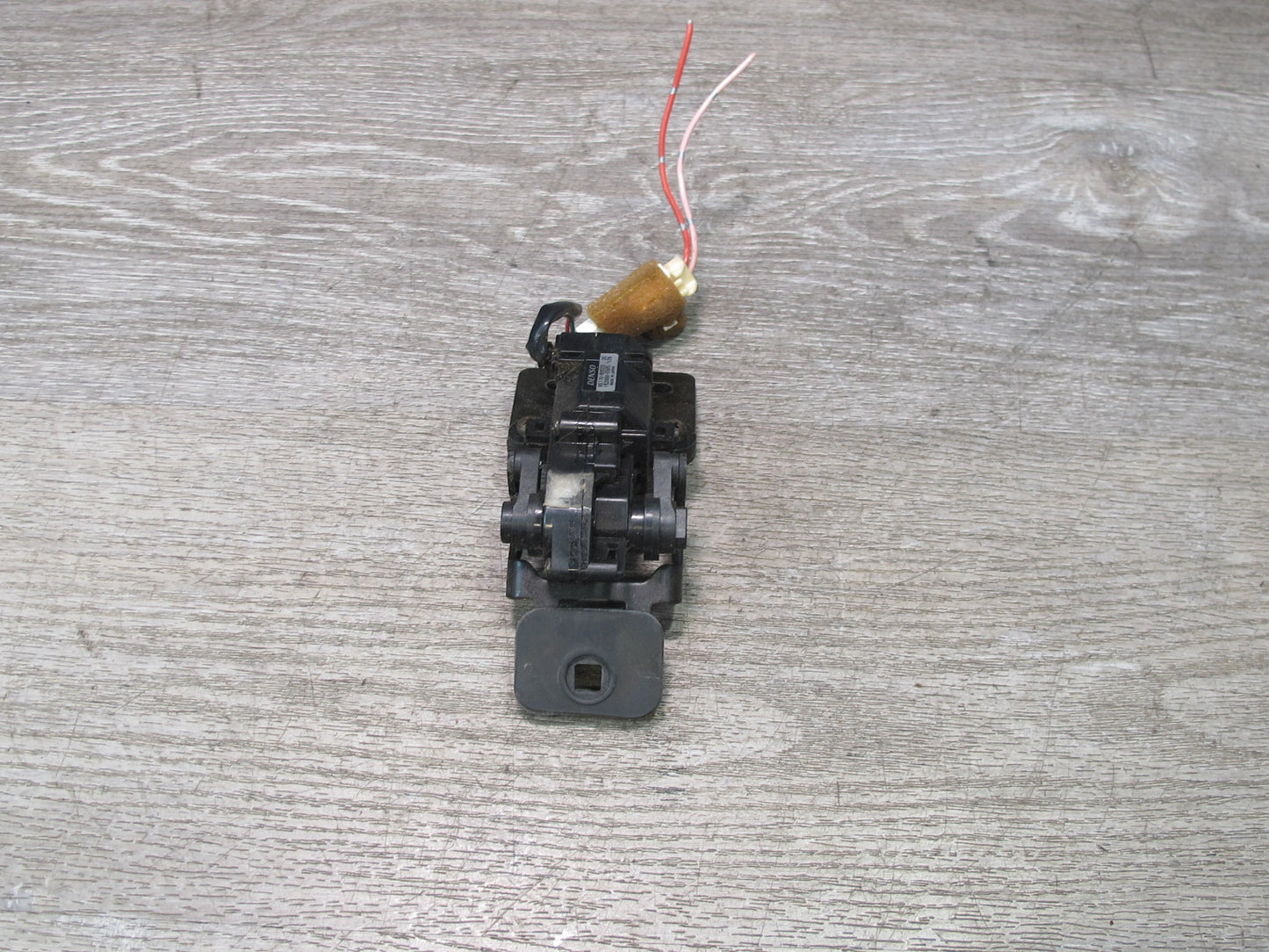2003-2007 Lexus UZJ100L LX470 Rear Quarter Window Actuator Motor Lock Set of 2