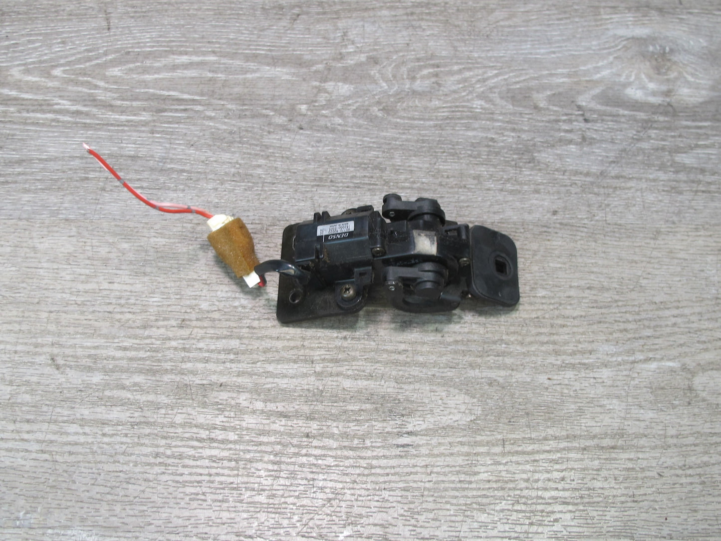2003-2007 Lexus UZJ100L LX470 Rear Quarter Window Actuator Motor Lock Set of 2
