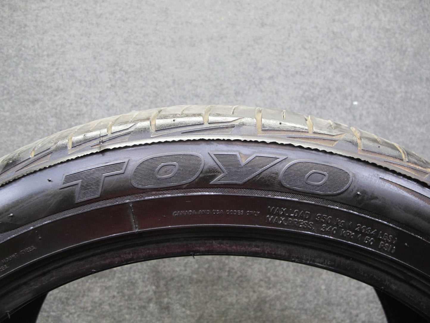 Set of 2 Toyo Extensa HP II A/S Tire 275/40 R20 106W 0222 8/32 & 9/32 Tread