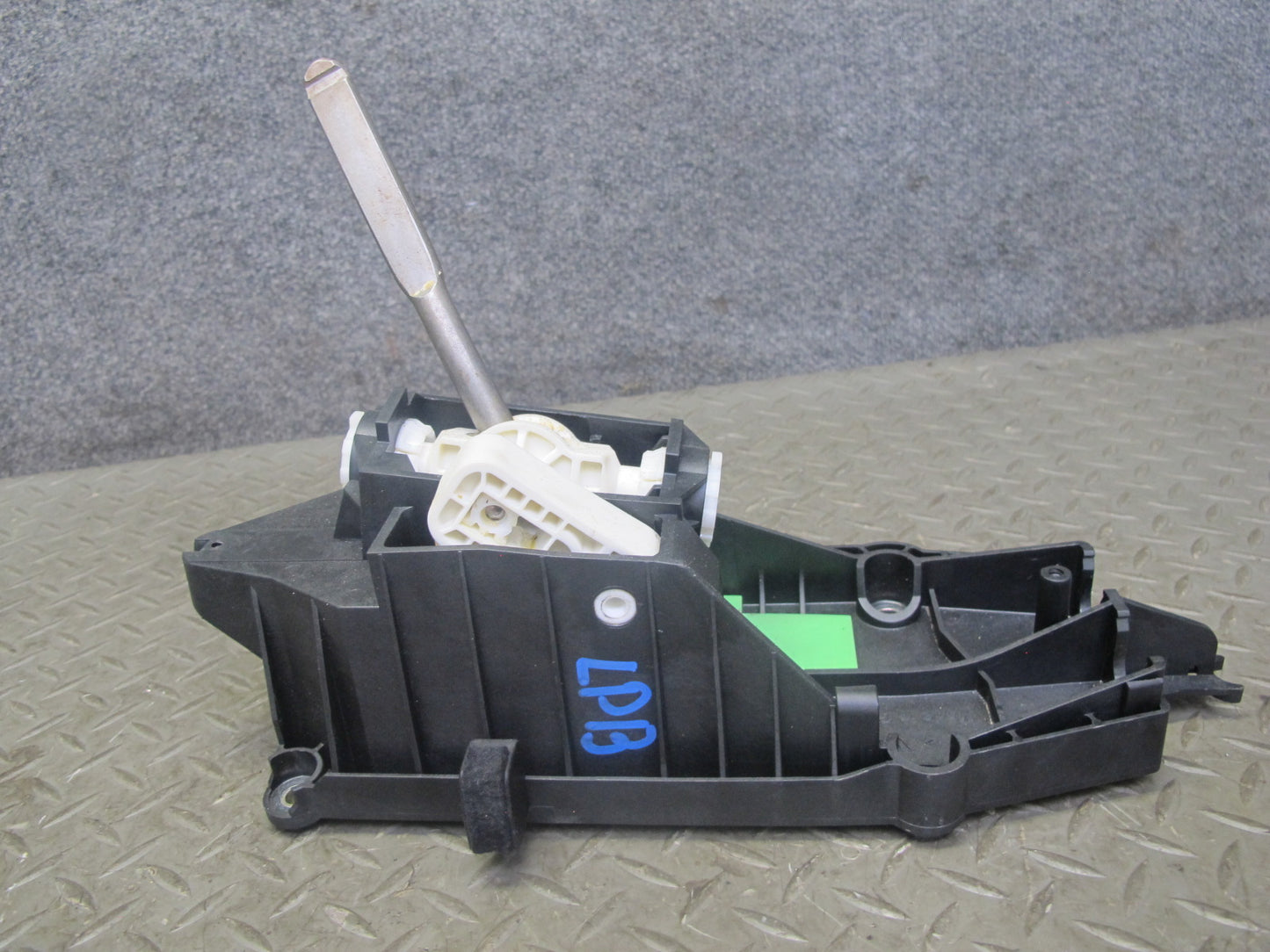 2000-2004 Porsche Boxster 986 5-SPEED Manual Transmission Gear Shifter