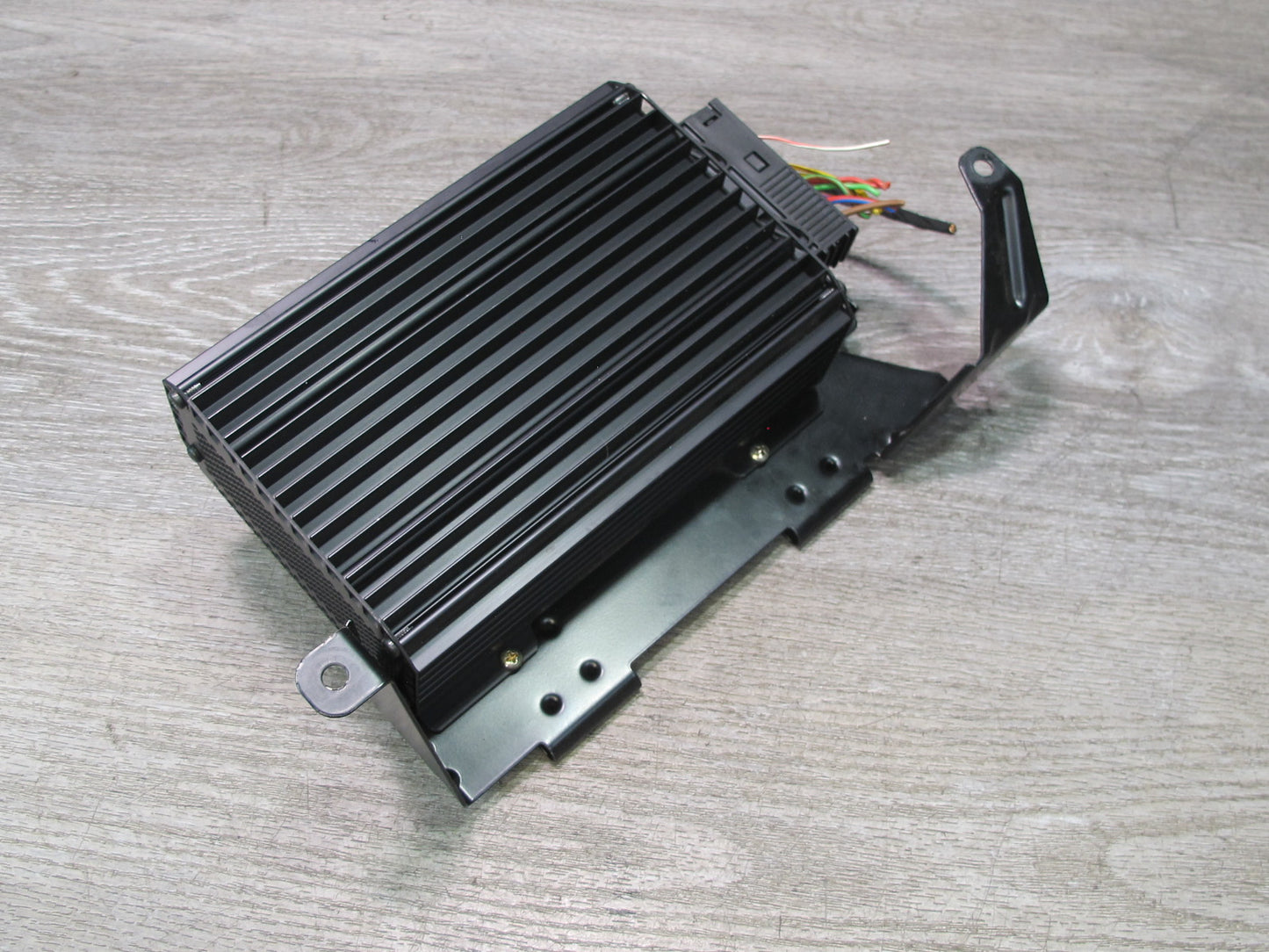 2003-2004 Porsche Boxster 986 Audio Radio Amplifier AMP W/ Mounting Bracket