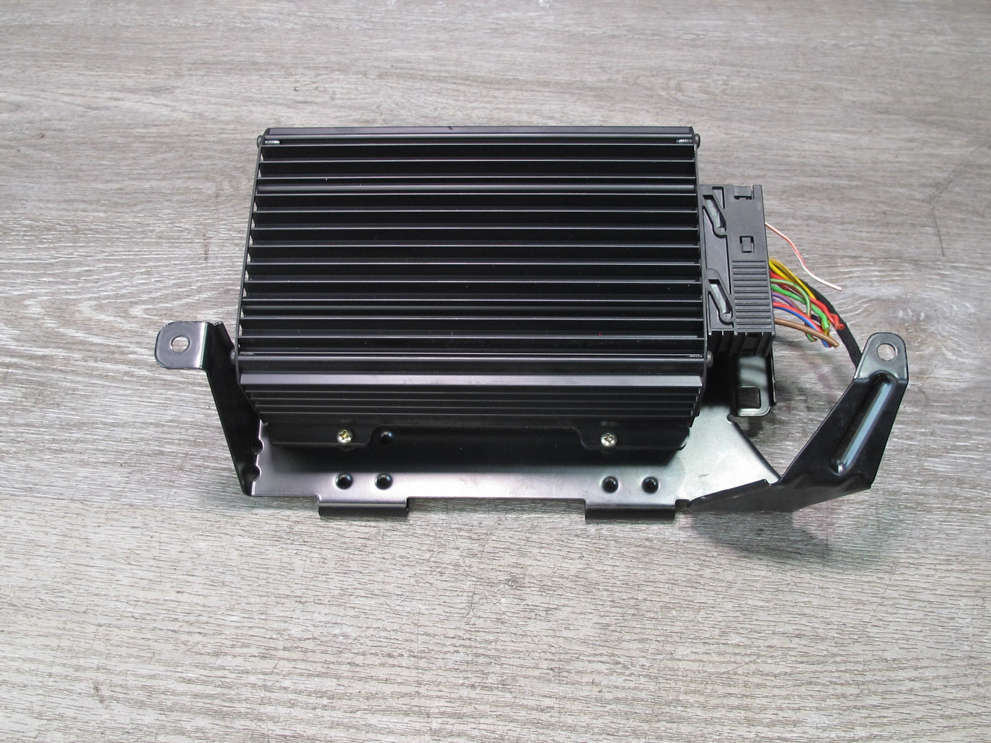 2003-2004 Porsche Boxster 986 Audio Radio Amplifier AMP W/ Mounting Bracket
