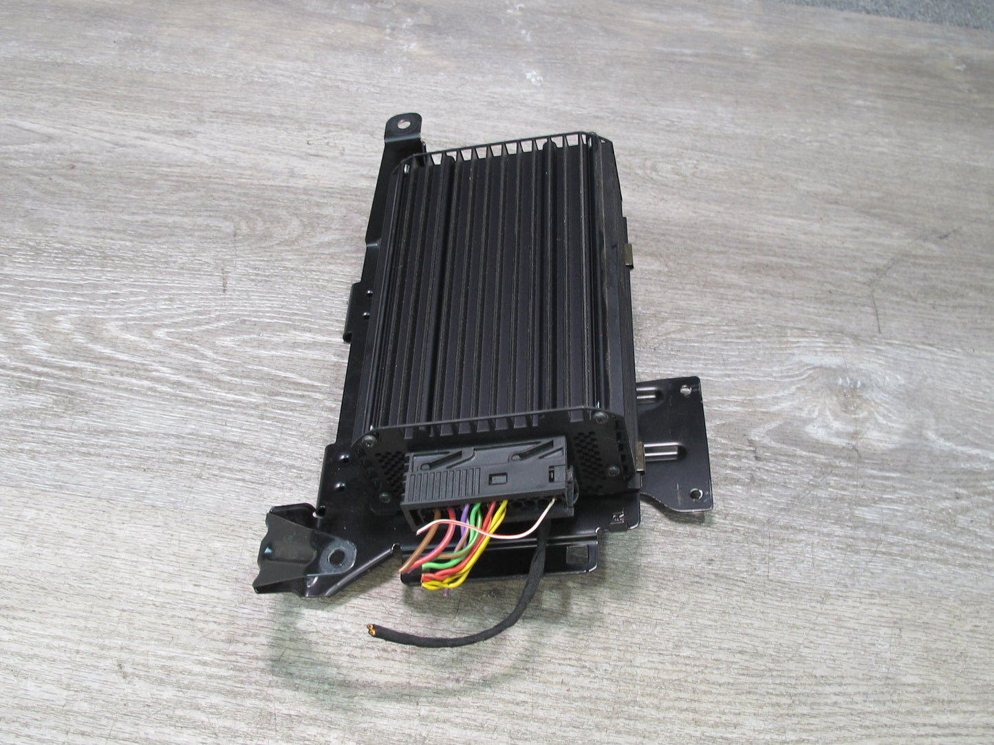 2003-2004 Porsche Boxster 986 Audio Radio Amplifier AMP W/ Mounting Bracket
