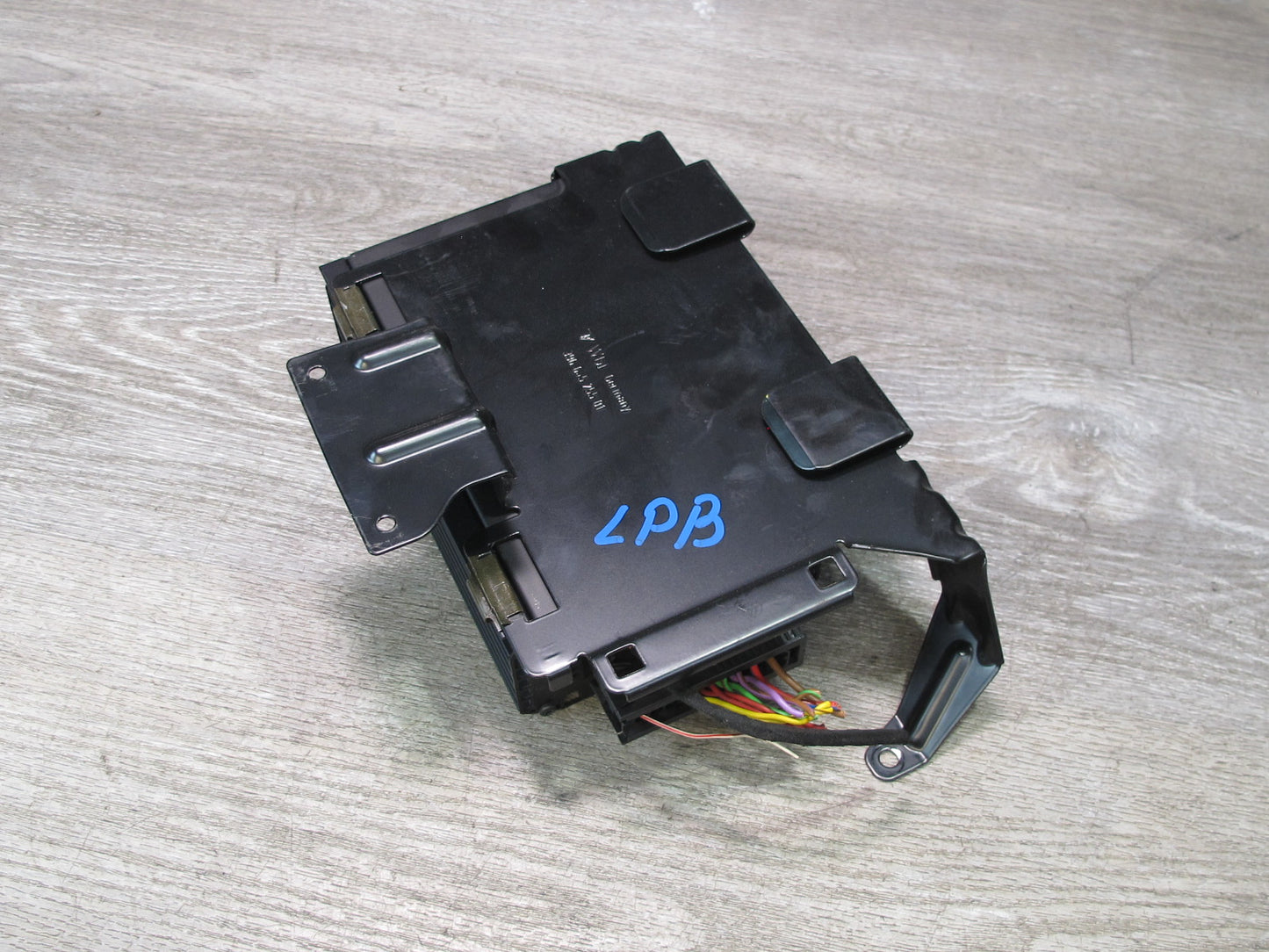 2003-2004 Porsche Boxster 986 Audio Radio Amplifier AMP W/ Mounting Bracket