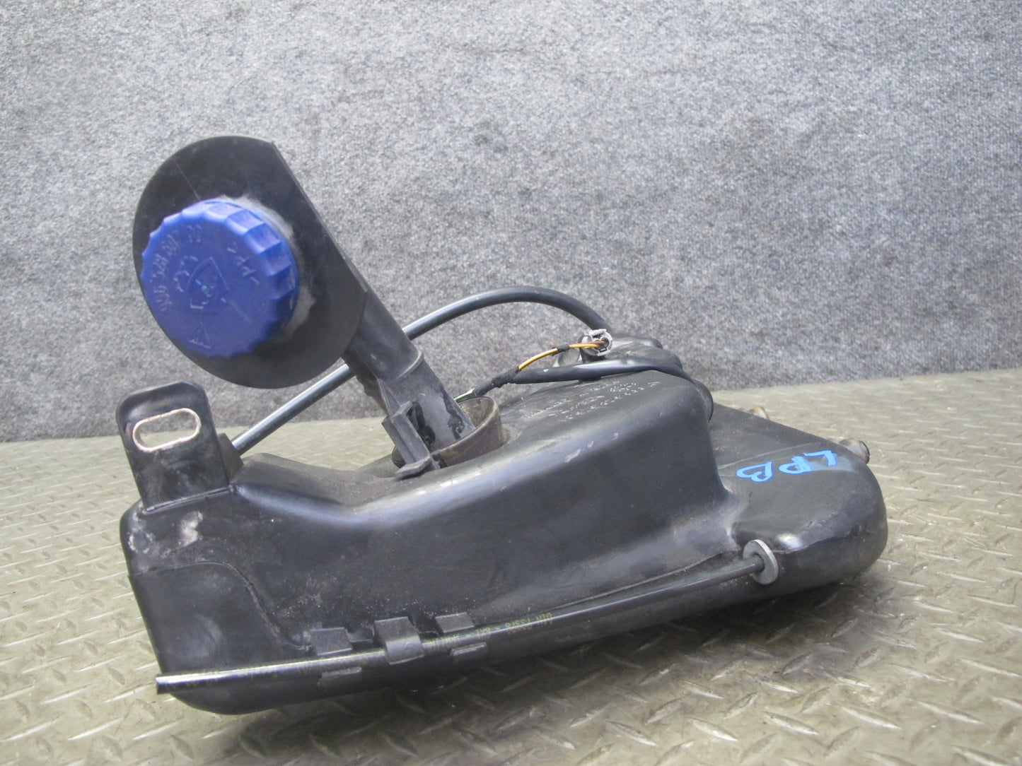 1997-2004 Porsche Boxster 986 Windshield Washer Reservoir Tank w Pump
