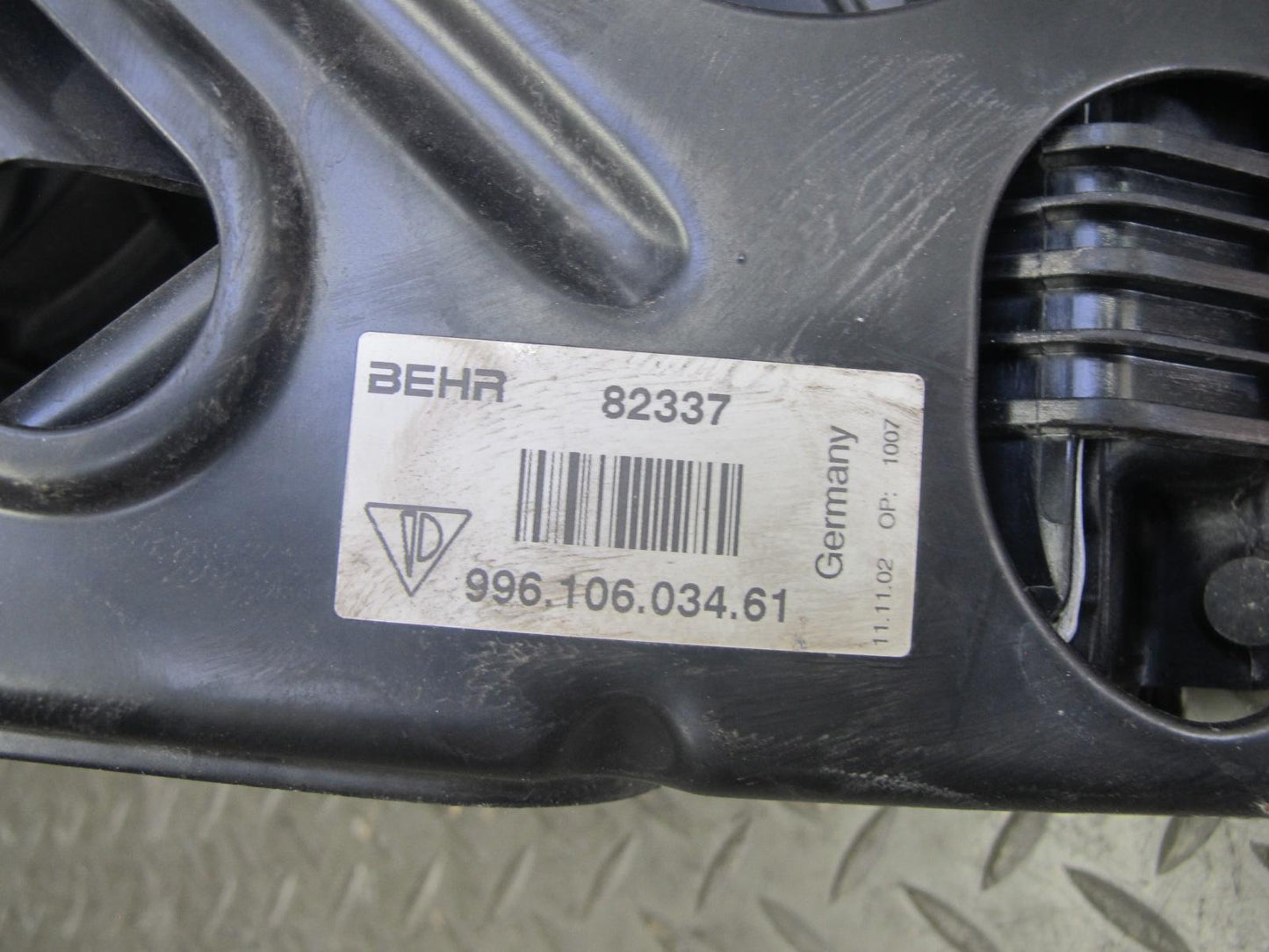 1997-2004 Porsche Boxster 986 Right Engine Radiator Fan Condenser Shroud Assy