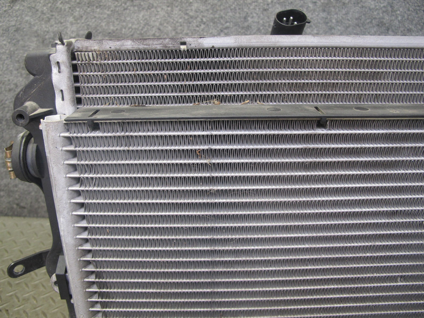 1997-2004 Porsche Boxster 986 Right Engine Radiator Fan Condenser Shroud Assy