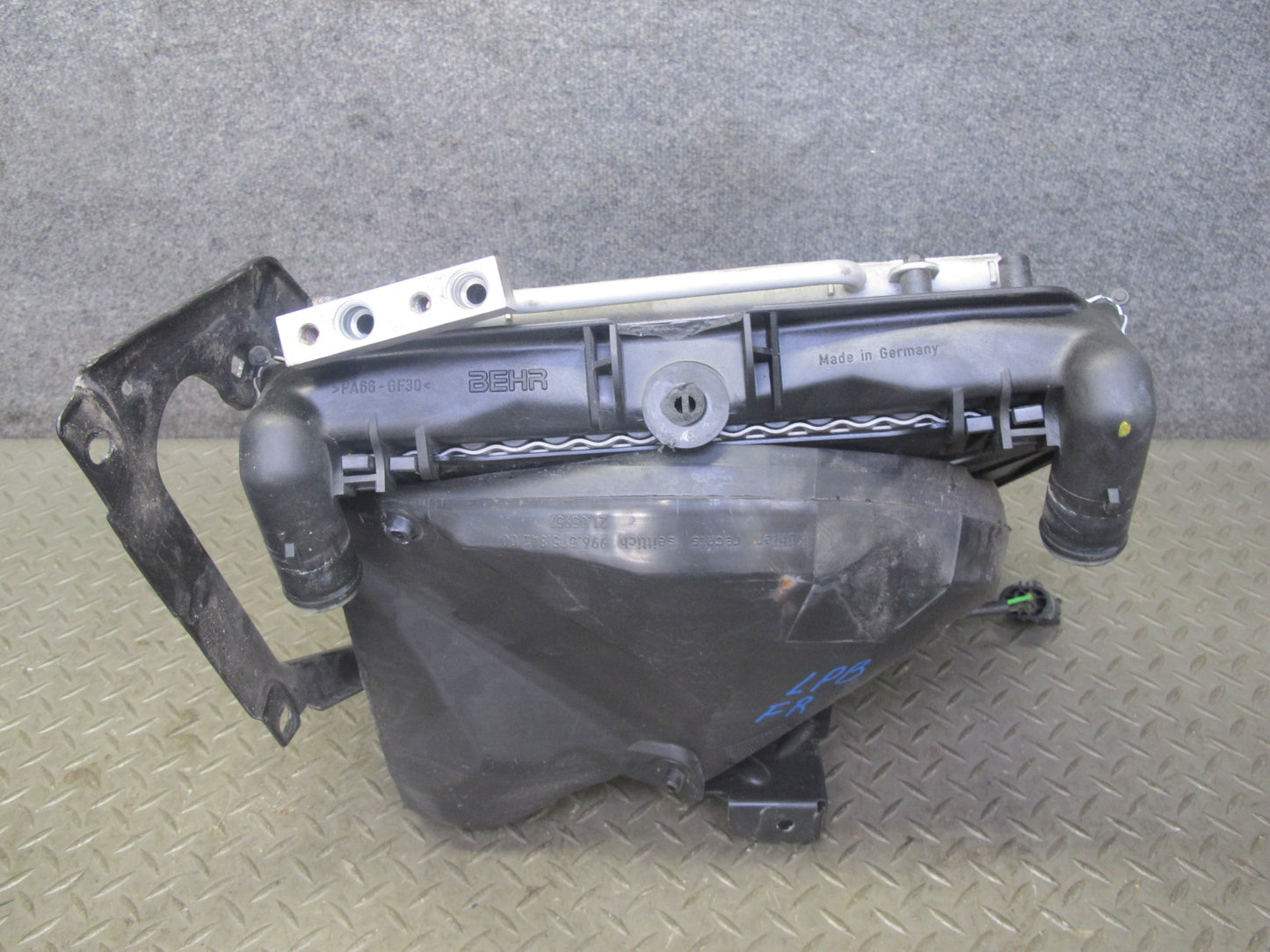 1997-2004 Porsche Boxster 986 Right Engine Radiator Fan Condenser Shroud Assy