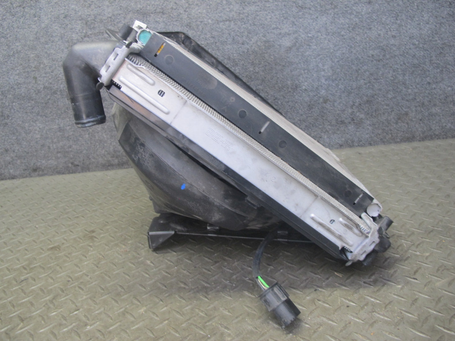 1997-2004 Porsche Boxster 986 Right Engine Radiator Fan Condenser Shroud Assy