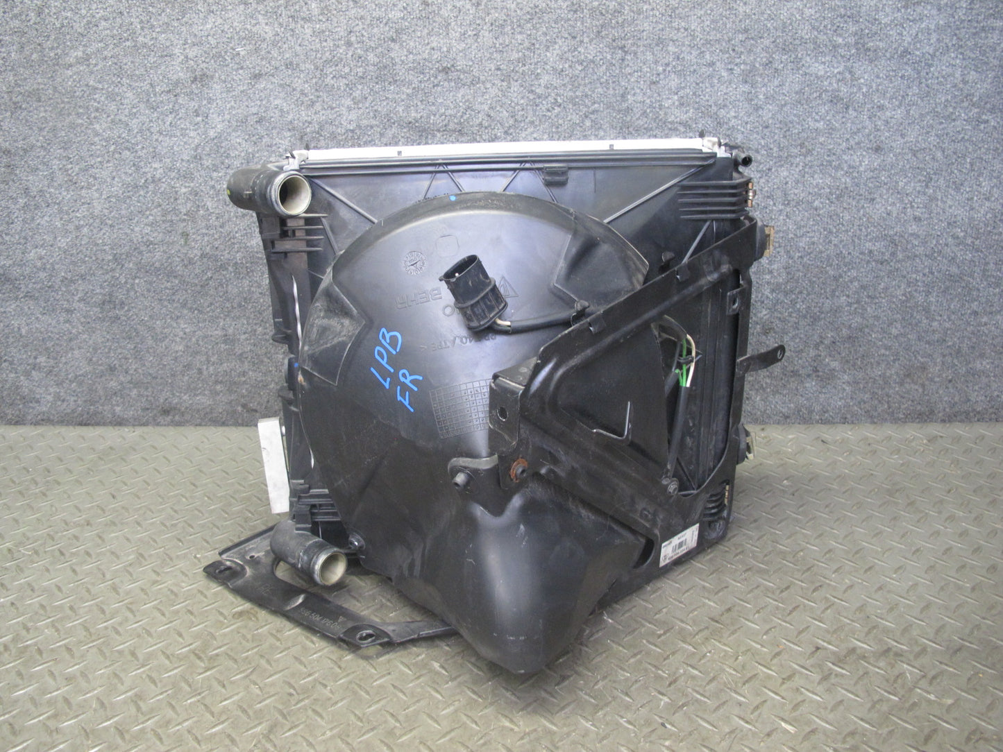 1997-2004 Porsche Boxster 986 Right Engine Radiator Fan Condenser Shroud Assy