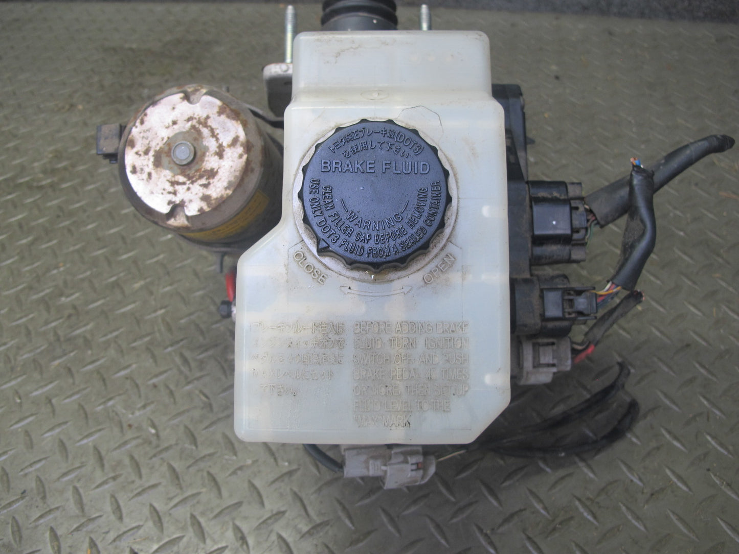 2003-2007 Lexus UZJ100L LX470 ABS Anti Lock Brake Pump Master Cylinder Assembly