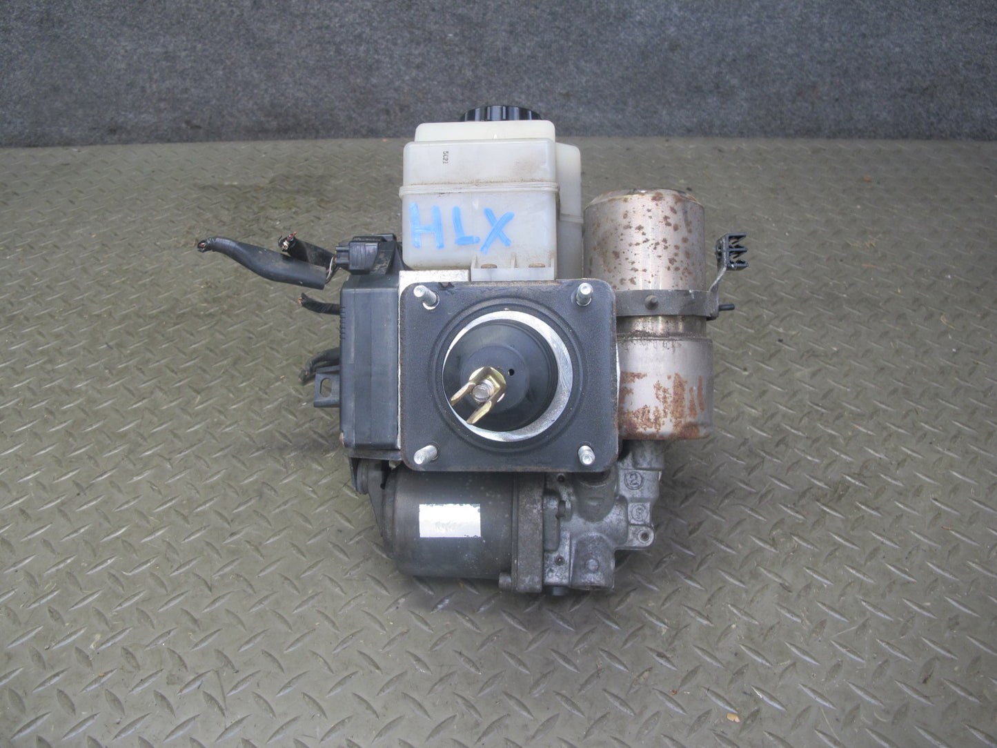 2003-2007 Lexus UZJ100L LX470 ABS Anti Lock Brake Pump Master Cylinder Assembly