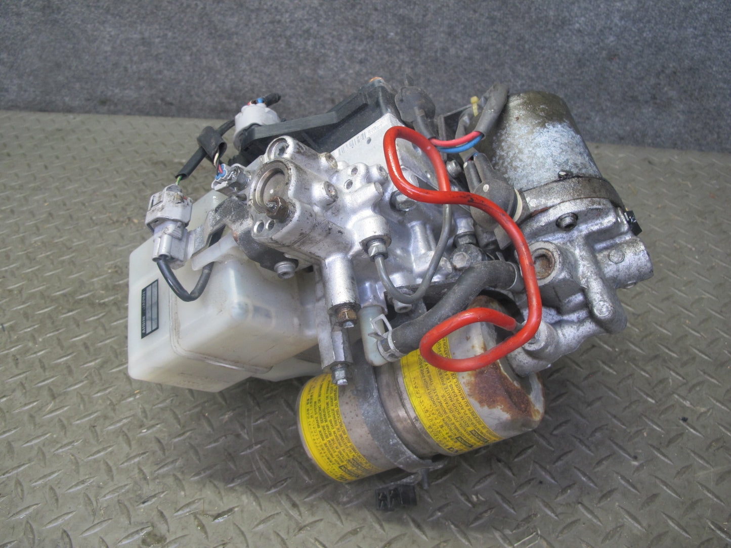 2003-2007 Lexus UZJ100L LX470 ABS Anti Lock Brake Pump Master Cylinder Assembly