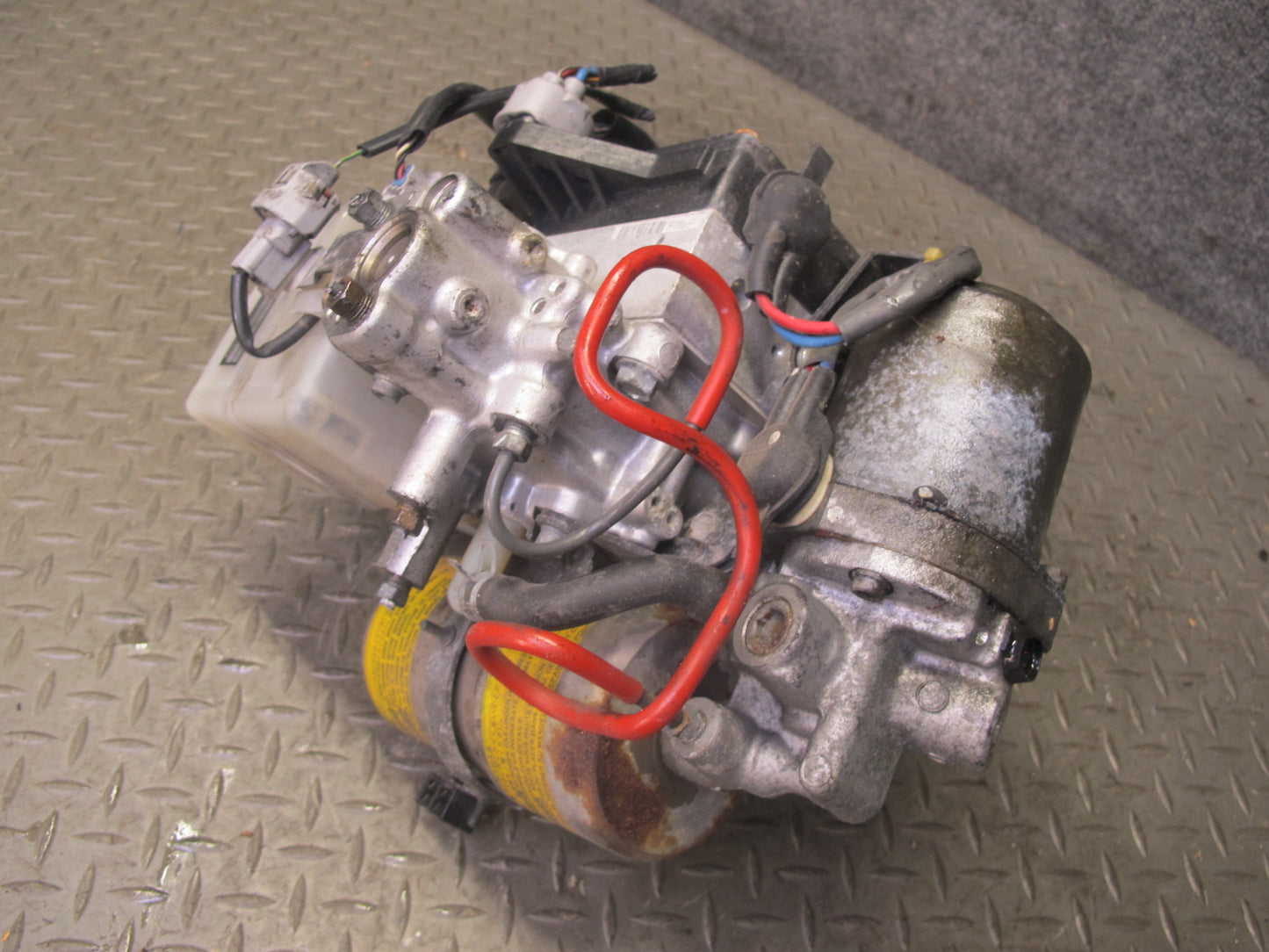 2003-2007 Lexus UZJ100L LX470 ABS Anti Lock Brake Pump Master Cylinder Assembly