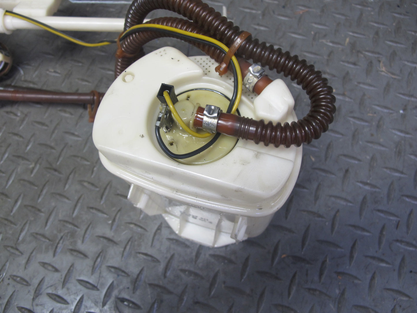 2002-2004 Porsche Boxster 986 in Tank Fuel Gas Pump Sender Unit Module Assembly