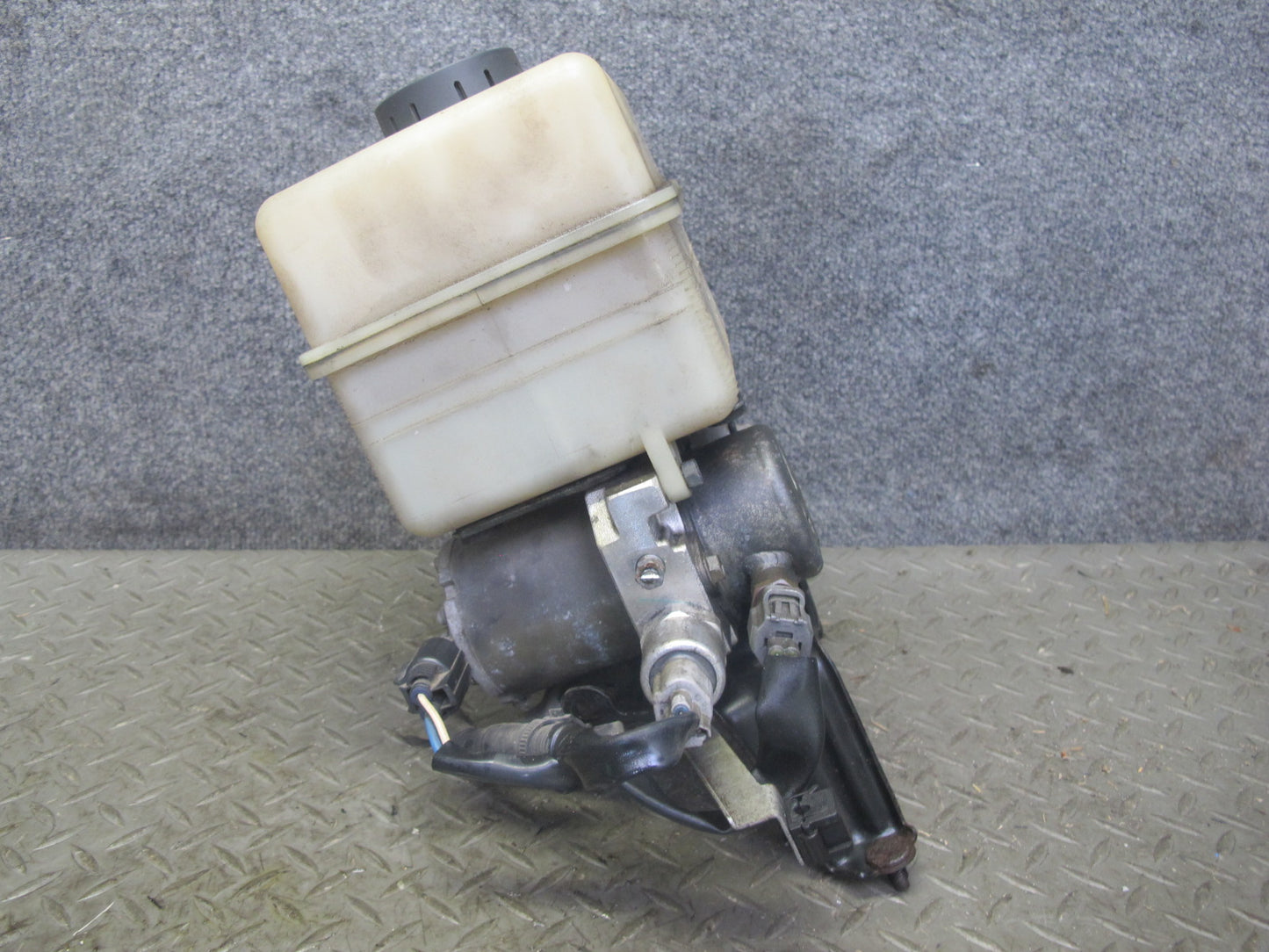 2003-2007 Lexus UZJ100L LX470 Air Ride Suspension Height Pump Motor w Reservoir
